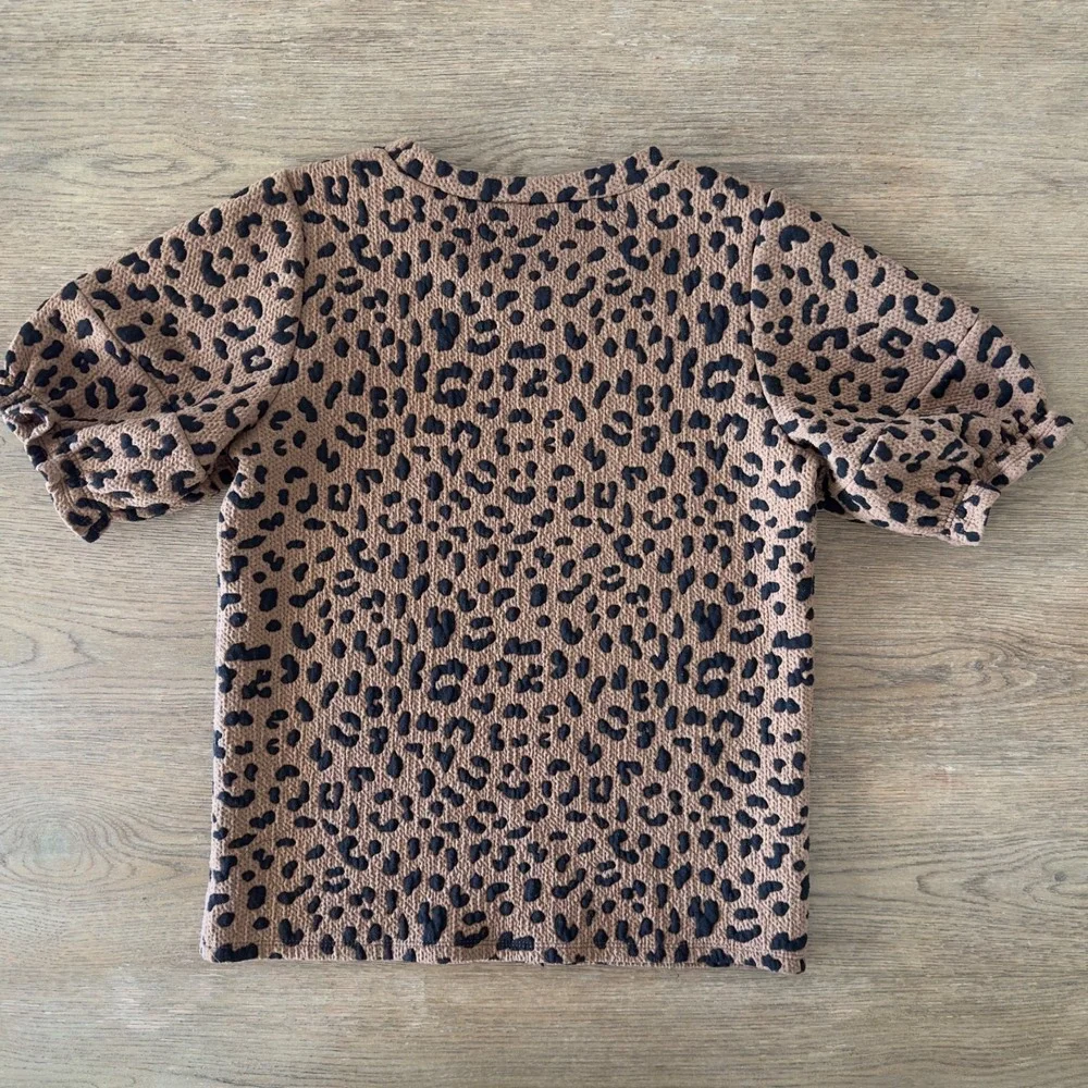 Anthropologie THML‎ Leopard Print Textured Short Puff Sleeve Top-Women's Size S - Picture 8 of 8